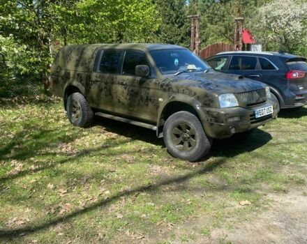 Зелений Міцубісі Л 200, об'ємом двигуна 2.5 л та пробігом 250 тис. км за 6500 $, фото 2 на Automoto.ua