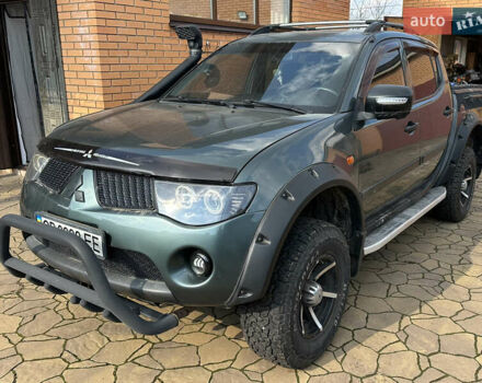 Зелений Міцубісі Л 200, об'ємом двигуна 2.48 л та пробігом 466 тис. км за 14000 $, фото 2 на Automoto.ua