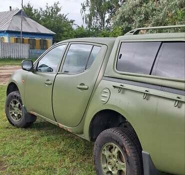 Зеленый Мицубиси Л 200, объемом двигателя 2.48 л и пробегом 470 тыс. км за 6500 $, фото 1 на Automoto.ua