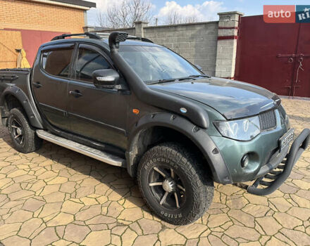 Зелений Міцубісі Л 200, об'ємом двигуна 2.48 л та пробігом 466 тис. км за 14000 $, фото 1 на Automoto.ua