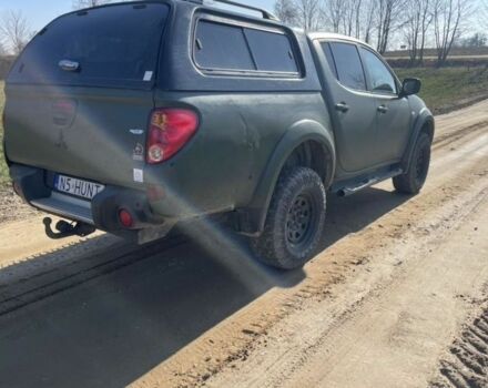 Зеленый Мицубиси Л 200, объемом двигателя 2.5 л и пробегом 263 тыс. км за 4200 $, фото 5 на Automoto.ua