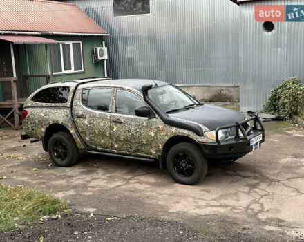 Зеленый Мицубиси Л 200, объемом двигателя 2.5 л и пробегом 362 тыс. км за 12300 $, фото 7 на Automoto.ua