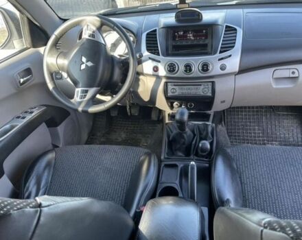 Зеленый Мицубиси Л 200, объемом двигателя 2.5 л и пробегом 263 тыс. км за 4200 $, фото 6 на Automoto.ua