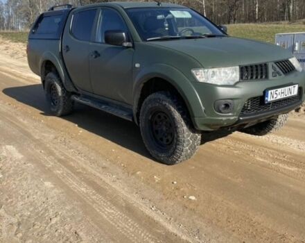 Зеленый Мицубиси Л 200, объемом двигателя 2.5 л и пробегом 263 тыс. км за 4200 $, фото 1 на Automoto.ua