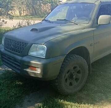 Зелений Міцубісі Л 200, об'ємом двигуна 2.5 л та пробігом 300 тис. км за 4000 $, фото 1 на Automoto.ua