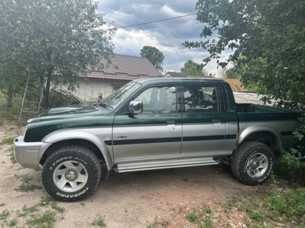 Зеленый Мицубиси Л 200, объемом двигателя 2.5 л и пробегом 124 тыс. км за 4800 $, фото 1 на Automoto.ua