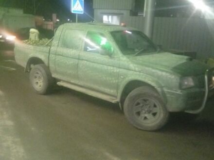 Зеленый Мицубиси Л 200, объемом двигателя 2.5 л и пробегом 500 тыс. км за 4971 $, фото 1 на Automoto.ua