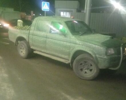 Зеленый Мицубиси Л 200, объемом двигателя 2.5 л и пробегом 500 тыс. км за 4971 $, фото 1 на Automoto.ua