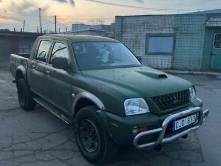 Зеленый Мицубиси Л 200, объемом двигателя 2.5 л и пробегом 380 тыс. км за 4400 $, фото 1 на Automoto.ua