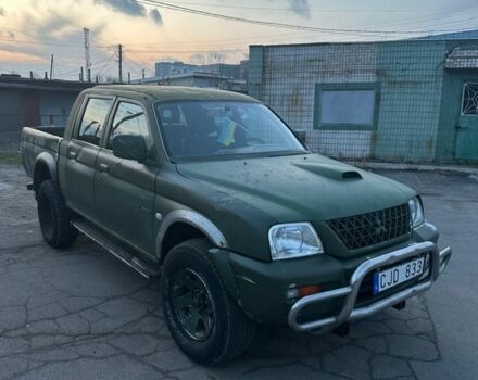 Зеленый Мицубиси Л 200, объемом двигателя 2.5 л и пробегом 380 тыс. км за 4400 $, фото 1 на Automoto.ua