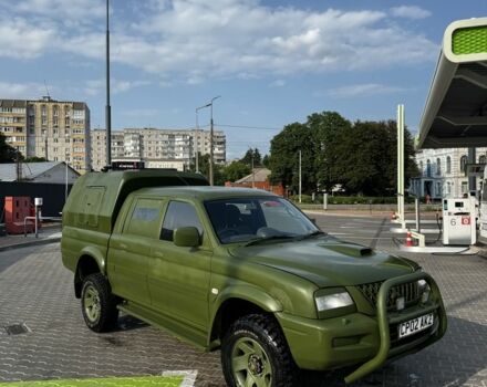Зеленый Мицубиси Л 200, объемом двигателя 2.5 л и пробегом 100 тыс. км за 4200 $, фото 1 на Automoto.ua