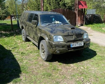 Зеленый Мицубиси Л 200, объемом двигателя 2.5 л и пробегом 250 тыс. км за 6500 $, фото 1 на Automoto.ua