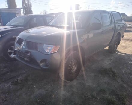 Зеленый Мицубиси Л 200, объемом двигателя 2.5 л и пробегом 170 тыс. км за 7524 $, фото 1 на Automoto.ua