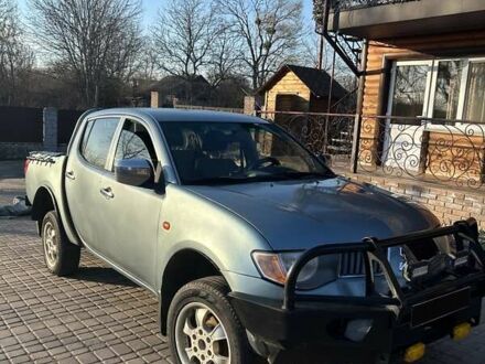 Зеленый Мицубиси Л 200, объемом двигателя 2.5 л и пробегом 260 тыс. км за 11500 $, фото 1 на Automoto.ua