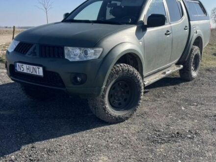 Зеленый Мицубиси Л 200, объемом двигателя 2.5 л и пробегом 263 тыс. км за 4200 $, фото 1 на Automoto.ua