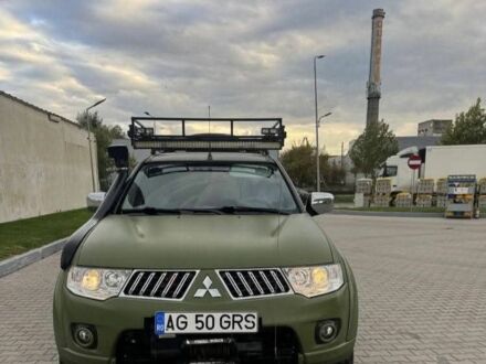 Зеленый Мицубиси Л 200, объемом двигателя 2.5 л и пробегом 242 тыс. км за 2900 $, фото 1 на Automoto.ua