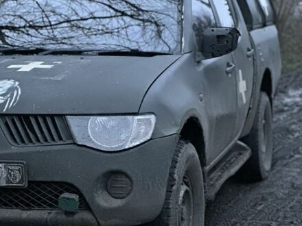 Зеленый Мицубиси Л 200, объемом двигателя 2.5 л и пробегом 238 тыс. км за 5950 $, фото 1 на Automoto.ua