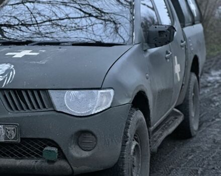 Зелений Міцубісі Л 200, об'ємом двигуна 2.5 л та пробігом 238 тис. км за 5950 $, фото 1 на Automoto.ua