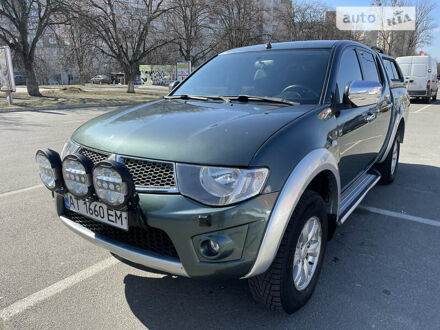 Мицубиси Л 200 2012 в Киеве на Automoto.ua Зеленый Мицубиси Л 200, объемом двигателя 2.5 л и пробегом 198 тыс. км за 15400 $, фото 1 на Automoto.ua