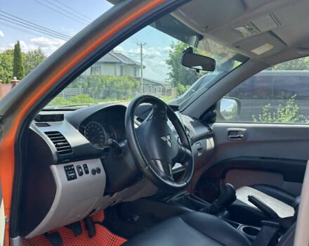 Оранжевый Мицубиси Л 200, объемом двигателя 2.48 л и пробегом 122 тыс. км за 18000 $, фото 5 на Automoto.ua