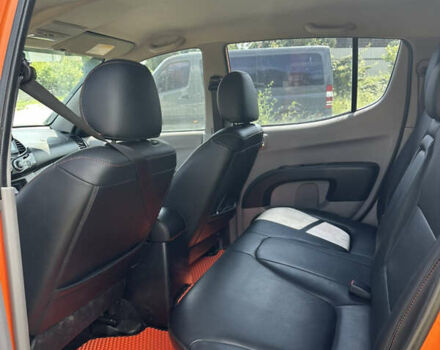 Оранжевый Мицубиси Л 200, объемом двигателя 2.48 л и пробегом 122 тыс. км за 18000 $, фото 7 на Automoto.ua