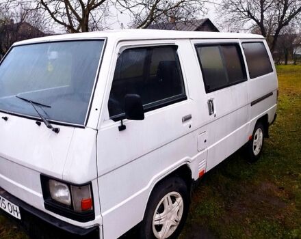 Белый Мицубиси Л300, объемом двигателя 1.6 л и пробегом 270 тыс. км за 650 $, фото 1 на Automoto.ua