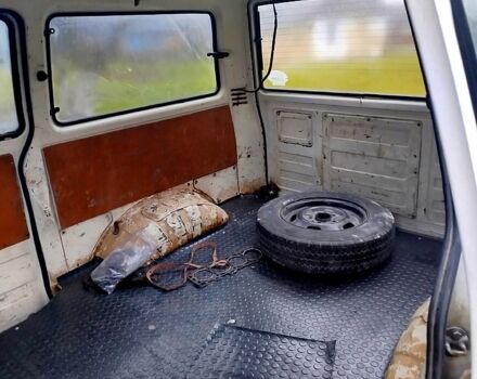 Белый Мицубиси Л300, объемом двигателя 1.6 л и пробегом 270 тыс. км за 650 $, фото 4 на Automoto.ua