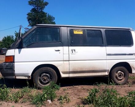 Білий Міцубісі Л300, об'ємом двигуна 2 л та пробігом 321 тис. км за 1000 $, фото 2 на Automoto.ua