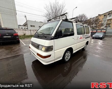 Белый Мицубиси Л300, объемом двигателя 2.5 л и пробегом 350 тыс. км за 2700 $, фото 7 на Automoto.ua