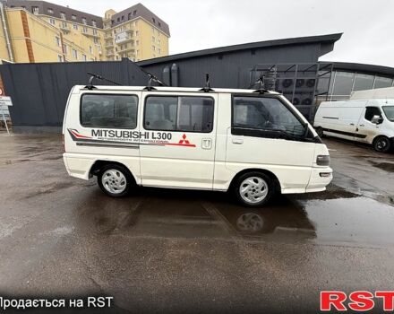 Белый Мицубиси Л300, объемом двигателя 2.5 л и пробегом 350 тыс. км за 2700 $, фото 1 на Automoto.ua