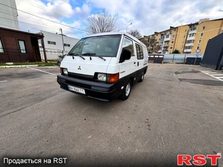 Белый Мицубиси Л300, объемом двигателя 2.5 л и пробегом 350 тыс. км за 2999 $, фото 1 на Automoto.ua