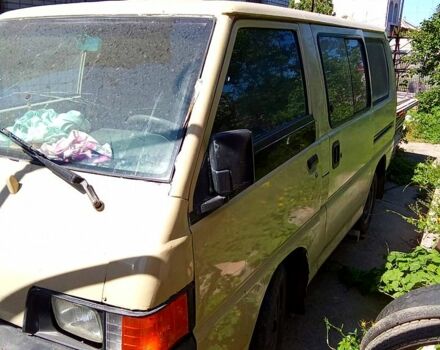 Бежевий Міцубісі Л300, об'ємом двигуна 2 л та пробігом 300 тис. км за 1440 $, фото 1 на Automoto.ua