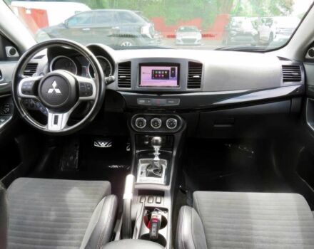 Белый Мицубиси Лансер Эволюшн, объемом двигателя 2 л и пробегом 86 тыс. км за 9900 $, фото 6 на Automoto.ua