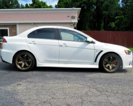 Белый Мицубиси Лансер Эволюшн, объемом двигателя 2 л и пробегом 86 тыс. км за 9900 $, фото 1 на Automoto.ua