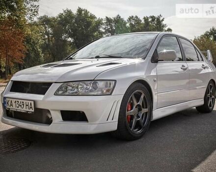 Белый Мицубиси Лансер Эволюшн, объемом двигателя 2 л и пробегом 169 тыс. км за 25000 $, фото 1 на Automoto.ua