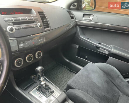 Красный Мицубиси Лансер Эволюшн, объемом двигателя 2 л и пробегом 110 тыс. км за 17000 $, фото 5 на Automoto.ua