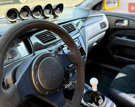 Жовтий Міцубісі Лансер Еволюшн, об'ємом двигуна 2 л та пробігом 124 тис. км за 32000 $, фото 7 на Automoto.ua