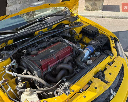 Жовтий Міцубісі Лансер Еволюшн, об'ємом двигуна 2 л та пробігом 124 тис. км за 32000 $, фото 4 на Automoto.ua