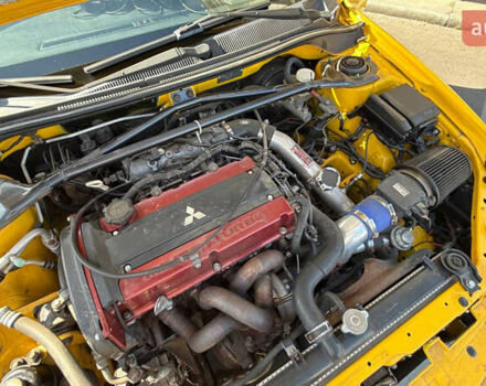 Жовтий Міцубісі Лансер Еволюшн, об'ємом двигуна 2 л та пробігом 124 тис. км за 32000 $, фото 5 на Automoto.ua