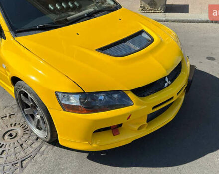 Желтый Мицубиси Лансер Эволюшн, объемом двигателя 2 л и пробегом 124 тыс. км за 32000 $, фото 1 на Automoto.ua