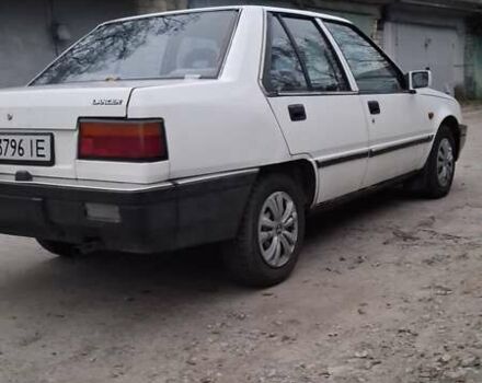 Белый Мицубиси Лансер, объемом двигателя 1.46 л и пробегом 250 тыс. км за 1300 $, фото 1 на Automoto.ua