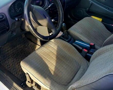 Белый Мицубиси Лансер, объемом двигателя 1.3 л и пробегом 268 тыс. км за 800 $, фото 1 на Automoto.ua