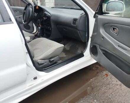 Білий Міцубісі Lancer, об'ємом двигуна 1.3 л та пробігом 300 тис. км за 1700 $, фото 1 на Automoto.ua