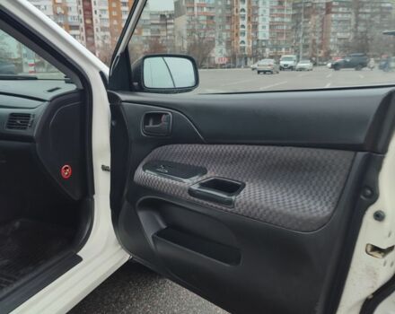 Белый Мицубиси Лансер, объемом двигателя 1.6 л и пробегом 306 тыс. км за 3000 $, фото 10 на Automoto.ua