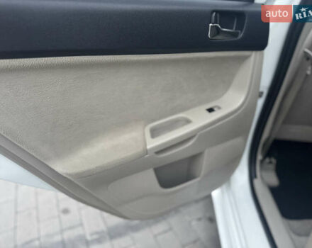 Белый Мицубиси Лансер, объемом двигателя 1.5 л и пробегом 314 тыс. км за 6500 $, фото 15 на Automoto.ua