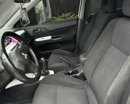 Белый Мицубиси Лансер, объемом двигателя 1.58 л и пробегом 285 тыс. км за 3500 $, фото 9 на Automoto.ua