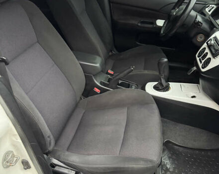 Белый Мицубиси Лансер, объемом двигателя 1.58 л и пробегом 285 тыс. км за 3500 $, фото 14 на Automoto.ua