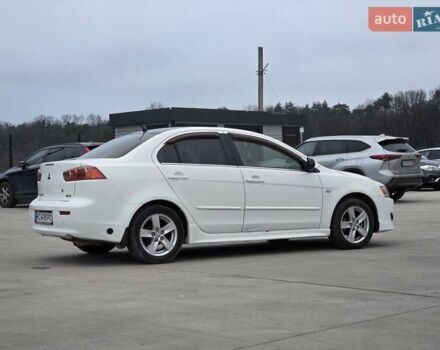Белый Мицубиси Лансер, объемом двигателя 2 л и пробегом 218 тыс. км за 5555 $, фото 4 на Automoto.ua