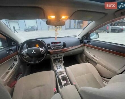 Белый Мицубиси Лансер, объемом двигателя 2 л и пробегом 218 тыс. км за 5555 $, фото 9 на Automoto.ua