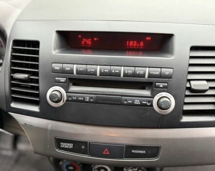 Белый Мицубиси Лансер, объемом двигателя 1.5 л и пробегом 265 тыс. км за 5600 $, фото 11 на Automoto.ua